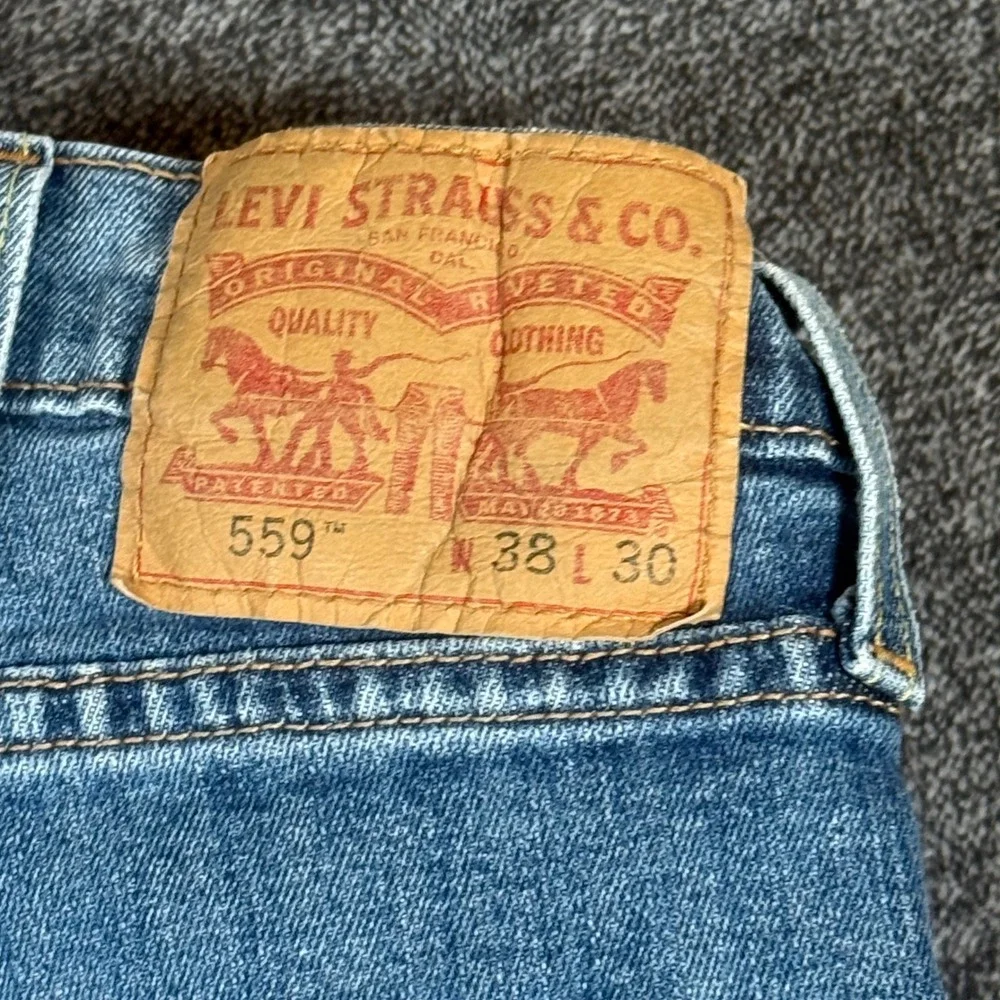 Levi's 559 Relaxed Straight Jeans Mens 38x30 Medium Wash Blue WaterLess Denim